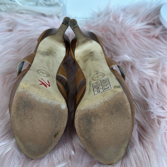 Michael Kors Size 7 leather Berkley platform heels ; color “luggage” - Picture 10 of 11